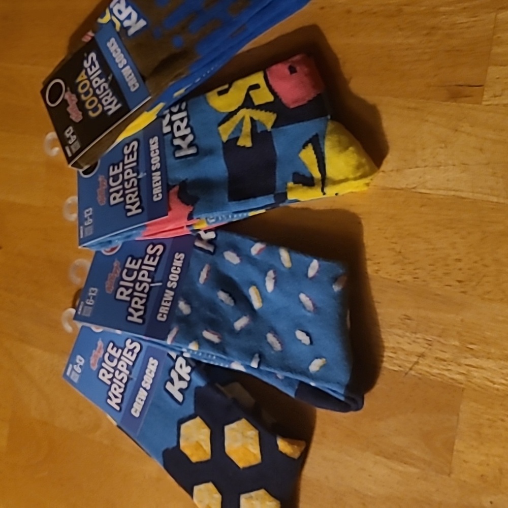 NWT Rice Krispy themed socks 4 oar Size 9-13